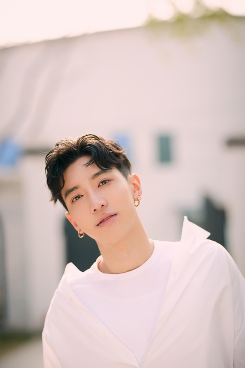 完颜洛绒个人资料 明星完颜洛绒简介 名人完颜洛绒简历 