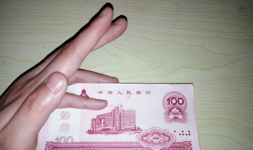 伏案式单指单张点钞法怎么点