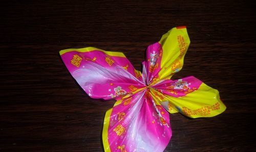 怎样用糖纸做蝴蝶意思意思吧