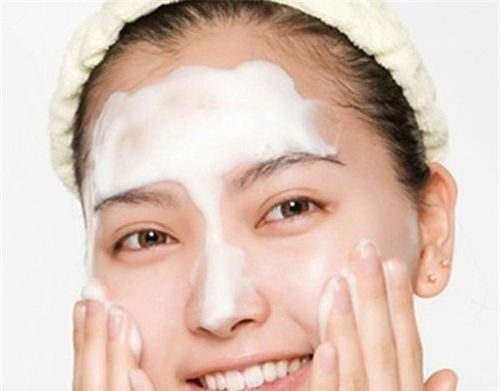 洗面奶的正确使用方法,如何正确的洗脸? - 天晴经验网