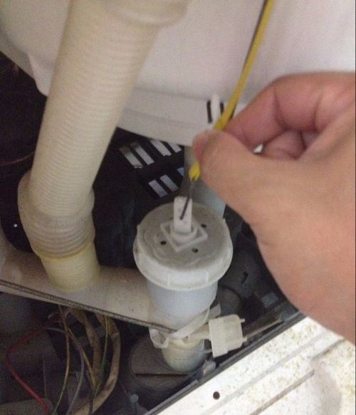 老式半自动洗衣机不能排水和不能脱水解决办法，来研究下吧 ...