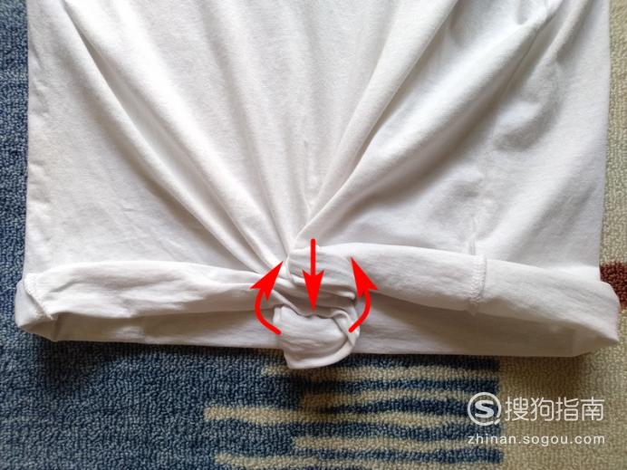 白色t恤下摆如何打结一起来研究下吧