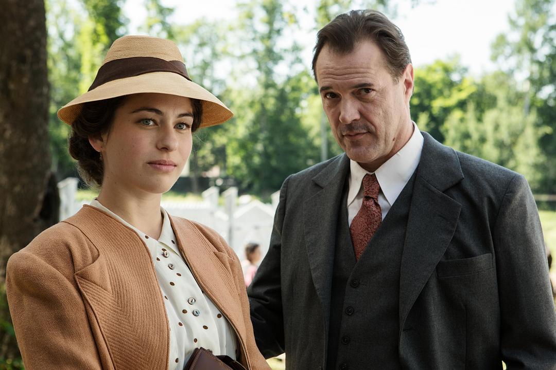 《八月的雾》全集-高清电影完整版-在线观看