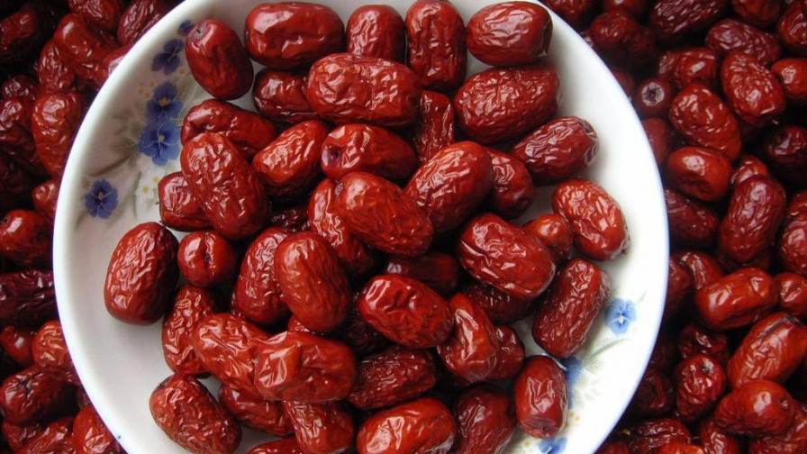 Fresh dried. Chinese Red Dates Jujube. Сухофрукты. Красные финики китайские. Финики китайские сушеные.