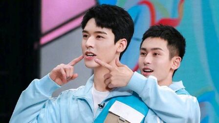 浪浪钉快乐大本营20210403期张哲瀚龚俊上演尖叫名场面从台在