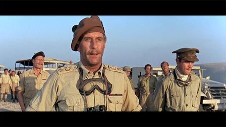 浴血狂沙:沙漠突击队夜袭敌坦克,穿越撒哈拉地雷区,险象环生