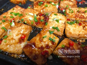 蒜蓉煎豆腐 每日一食：无敌美味的『蒜香煎豆腐』