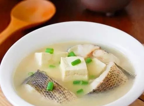 鱼汤怎么煮成奶白色 鱼汤怎样煮成奶白色
