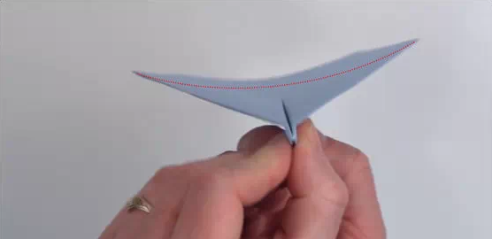 怎么折纸飞机飞的最远滑的最远? 怎么折纸飞机飞的最远