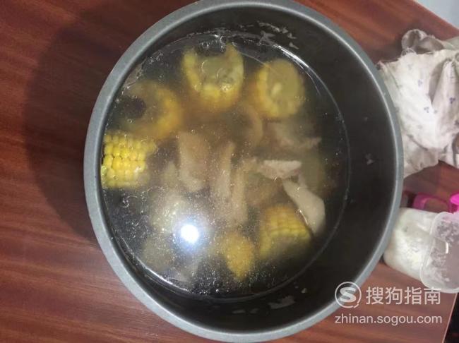 玉米排骨莲藕汤的做法 玉米莲藕排骨汤优质