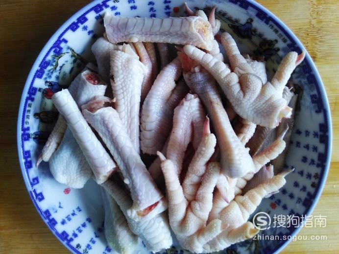 赤小豆煲鸡脚的功效 鸡脚炖赤豆汤的做法优质