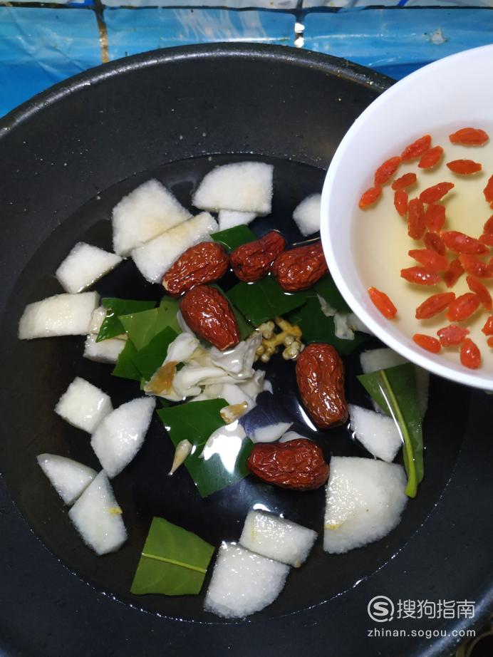 百合枇杷雪梨汤的功效窍门 怎样做美味的雪梨枇杷百合汤？优质