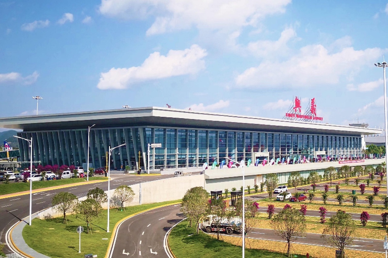 兴义机场廊桥试运行 T2航站楼转场工作有序开展