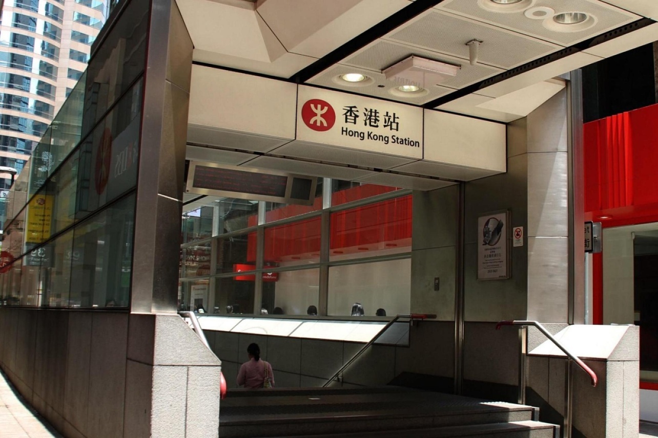 香港-2018年4月：在MTR火车里面 公交铁路是高速运输铁路系统在香港 编辑类库存照片 - 图片 包括有 通勤者, 现代: 125778948
